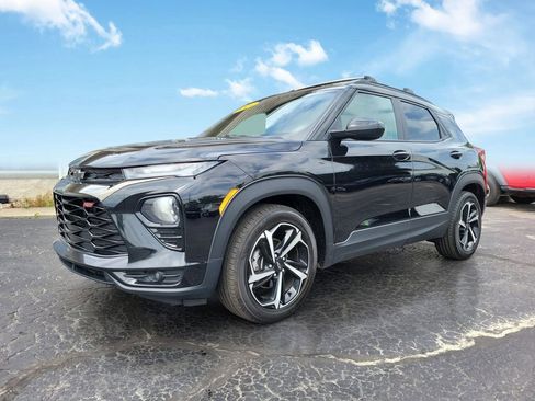 Used 2022 Chevrolet TrailBlazer RS w/ Sun and Liftgate Package FWD image 2