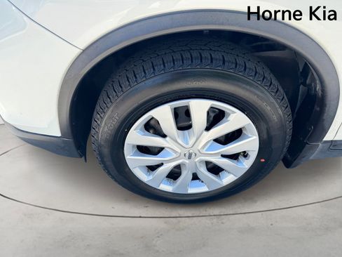 Used 2018 Nissan Rogue S image 6