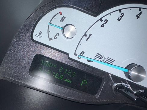 Used 2002 Ford Thunderbird Deluxe image 28