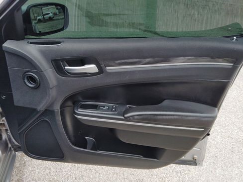 Used 2018 Chrysler 300 Touring w/ Driver Convenience Group image 29