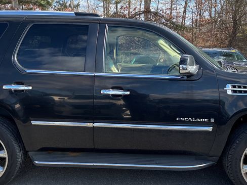 Used 2009 Cadillac Escalade AWD image 7