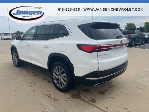Used 2025 Buick Enclave Preferred FWD image 4