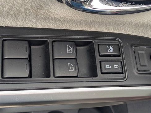 Used 2023 Nissan Titan SV w/ SV Convenience Package image 12