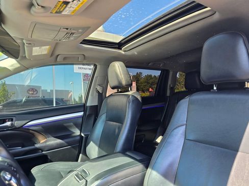 Used 2017 Toyota Highlander XLE AWD/4WD image 21
