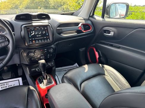 Used 2022 Jeep Renegade Trailhawk AWD/4WD image 10
