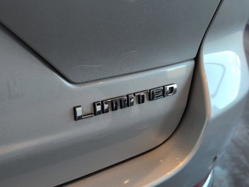 Used 2023 Jeep Grand Cherokee Limited image 8