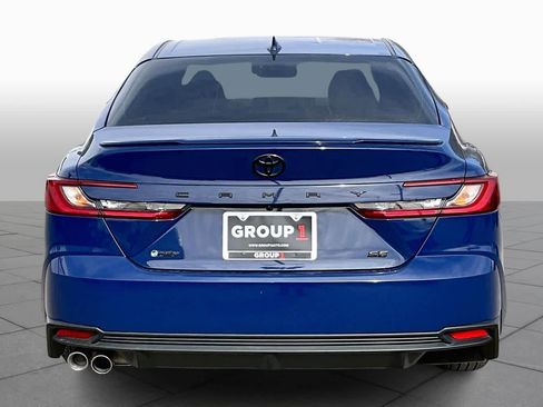 Used 2025 Toyota Camry SE image 5