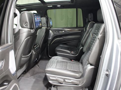 Used 2022 Cadillac Escalade ESV Sport Platinum AWD/4WD image 23