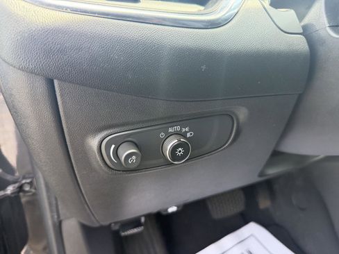 Used 2022 Chevrolet Equinox LS w/ Driver Confidence II Package AWD/4WD image 18