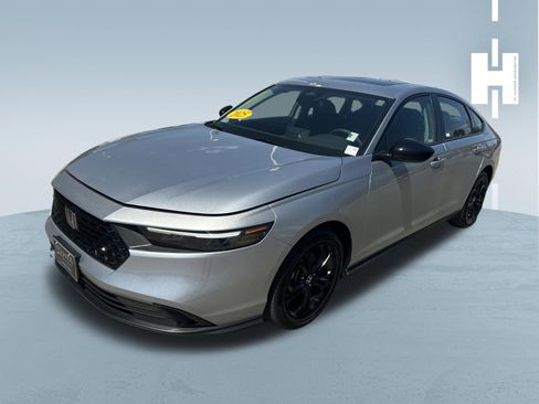 Used 2025 Honda Accord SE image 3