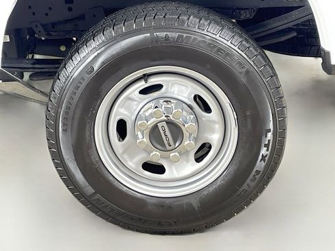 Used 2022 Ford F250 XL w/ Power Equipment Group image 25