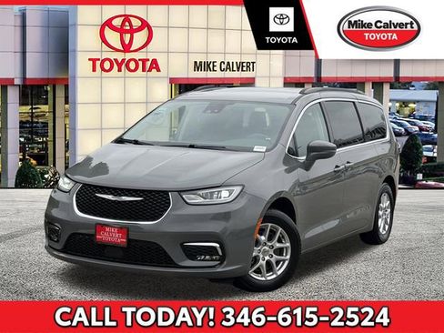 Used 2022 Chrysler Pacifica Touring-L FWD image 1