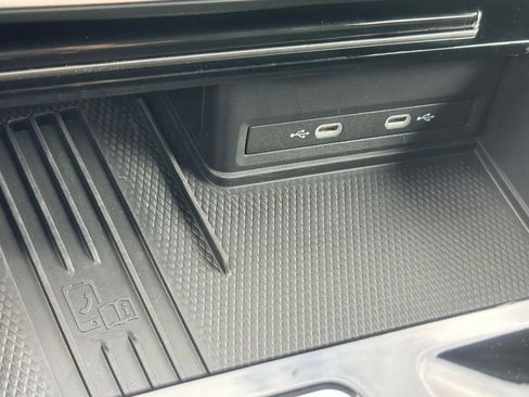 Used 2025 Volkswagen Atlas SE image 18