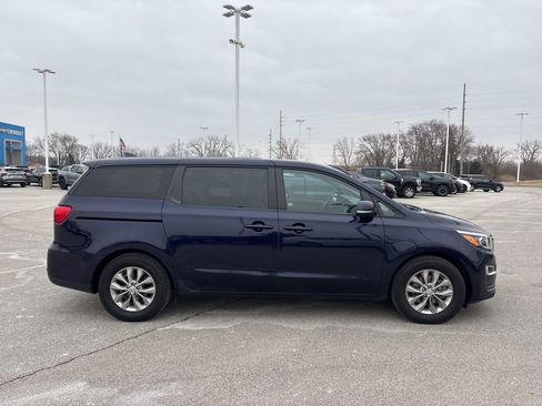Used 2021 Kia Sedona LX FWD image 4