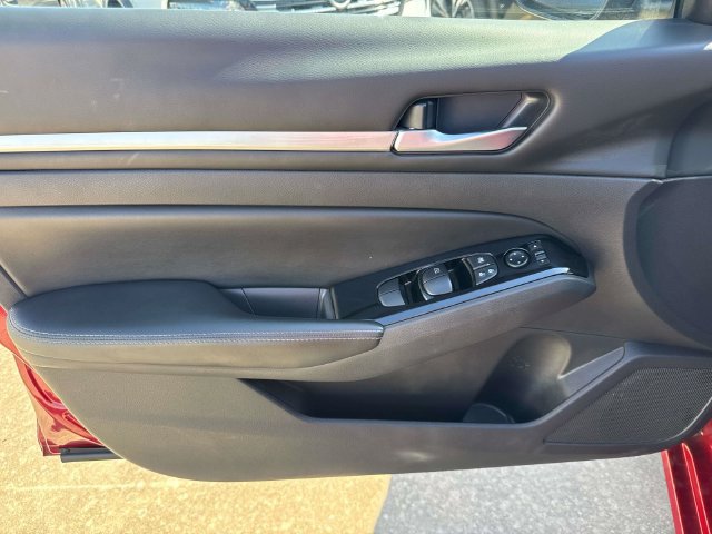 Used 2023 Nissan Altima 2.5 SV FWD image 24