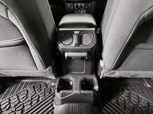 Used 2021 Jeep Wrangler Unlimited Sport AWD/4WD image 16