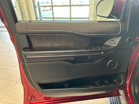 Used 2019 Ford Expedition Limited w/ Equipment Group 301A AWD/4WD image 12