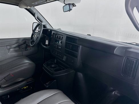 Used 2024 Chevrolet Express 2500 image 29