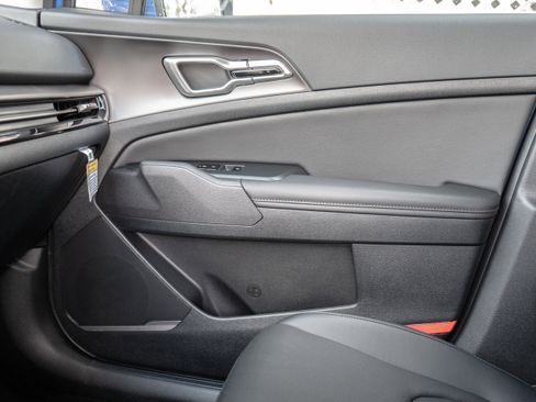 New 2026 Kia Sportage EX image 40