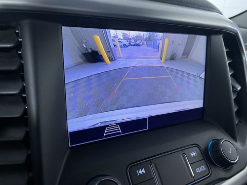 Used 2023 GMC Acadia SLE w/ Driver Convenience Package image 6