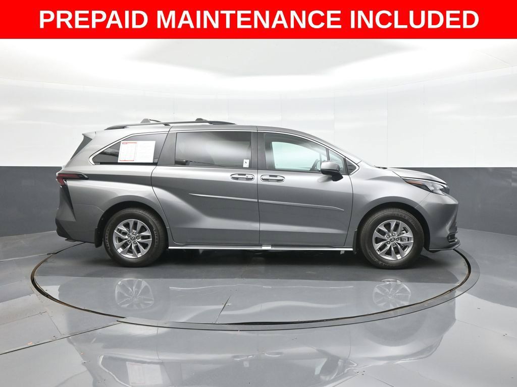 Certified 2026 Toyota Sienna XLE FWD image 8