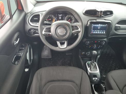 Used 2018 Jeep Renegade Latitude w/ Popular Equipment Group AWD/4WD image 12