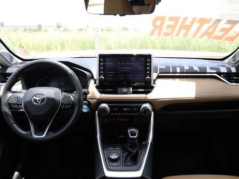 Certified 2022 Toyota RAV4 Limited AWD/4WD image 11