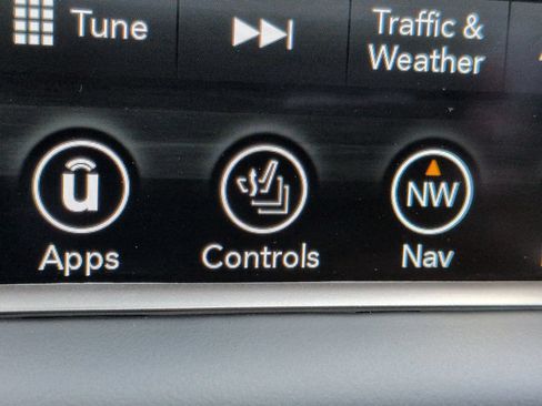 Used 2018 Jeep Grand Cherokee Overland RWD image 25