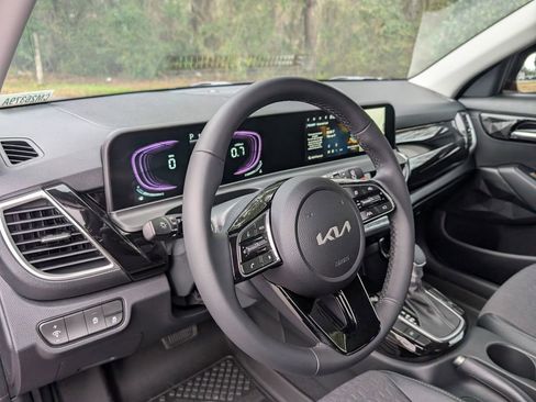 Used 2026 Kia Seltos S image 13
