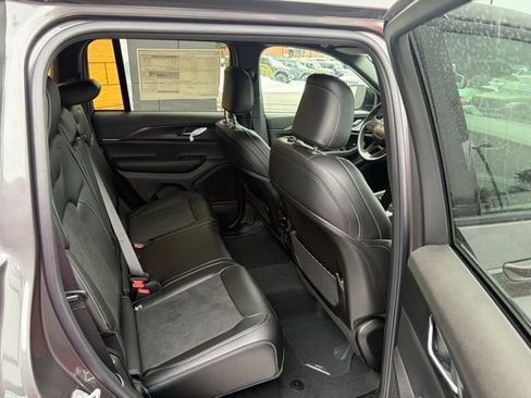 New 2025 Jeep Grand Cherokee 4WD image 30