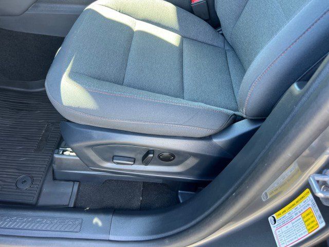 Used 2025 Ford Explorer Active AWD/4WD image 8