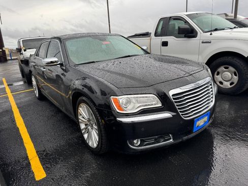Used 2011 Chrysler 300 Limited w/ Luxury Group image 8