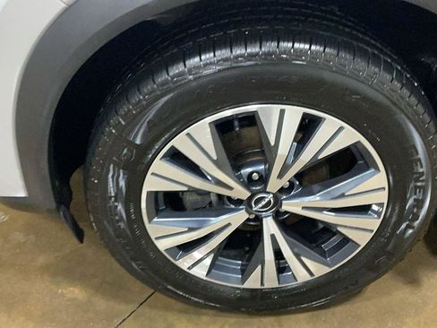 Used 2023 Nissan Rogue SV w/ SV Premium B Package image 8