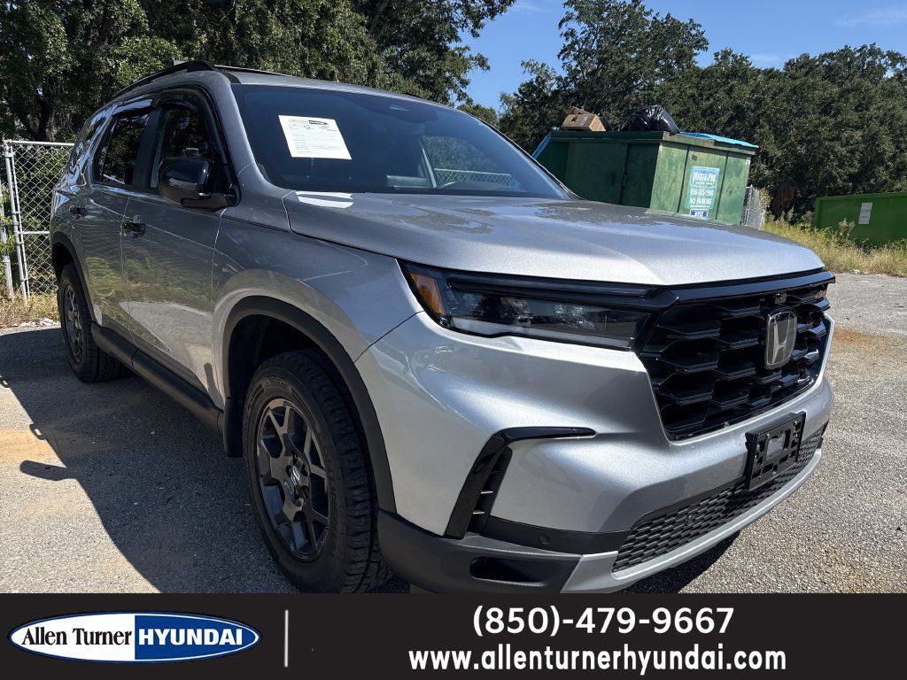 Used 2025 Honda Pilot TrailSport image 1