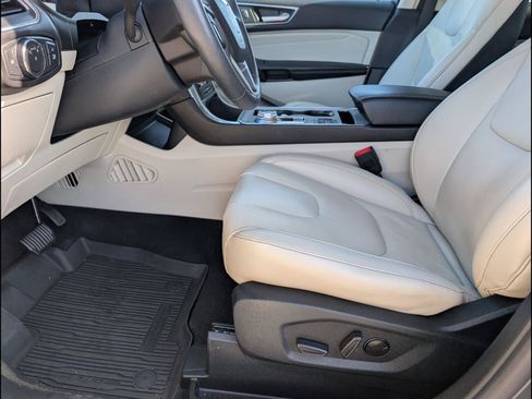 Used 2022 Ford Edge Titanium AWD/4WD image 11