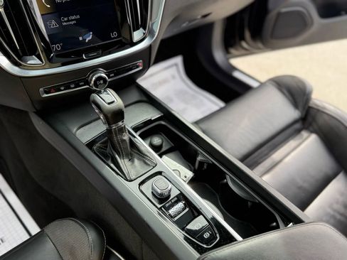 Used 2019 Volvo S60 T5 R-Design image 26