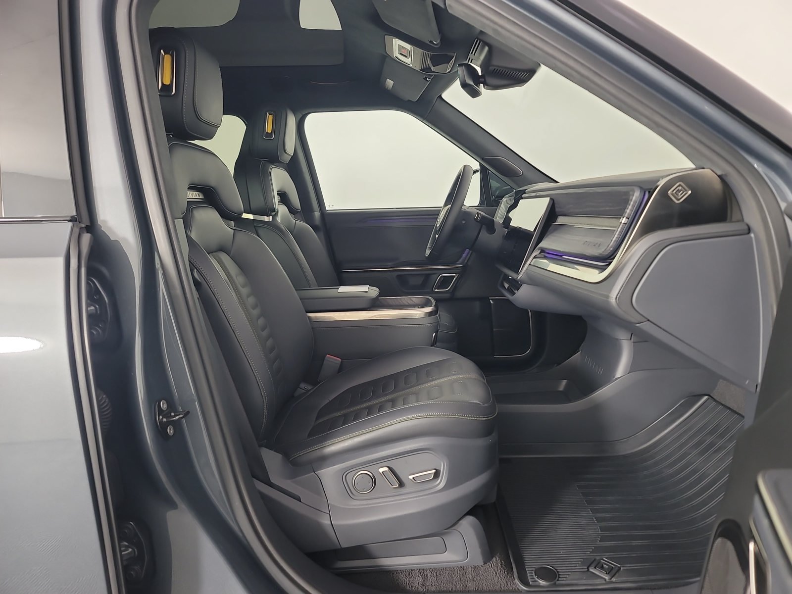 Used 2022 Rivian R1T Adventure AWD/4WD image 23