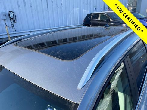 Certified 2022 Volkswagen Taos SE w/ Panoramic Sunroof Package image 5