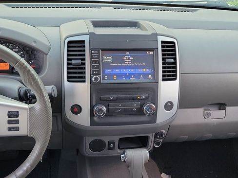 Used 2019 Nissan Frontier SV image 18