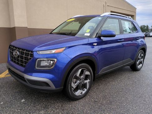 Certified 2024 Hyundai Venue SEL image 8