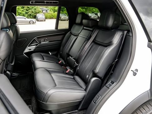 New 2026 Land Rover Range Rover Long Wheelbase SE AWD/4WD image 49