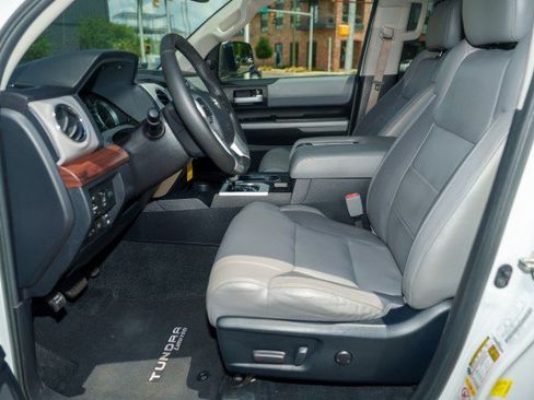 Used 2018 Toyota Tundra Limited w/ Limited Premium Package AWD/4WD image 9