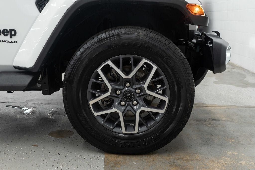Used 2026 Jeep Wrangler Unlimited Sahara AWD/4WD image 31