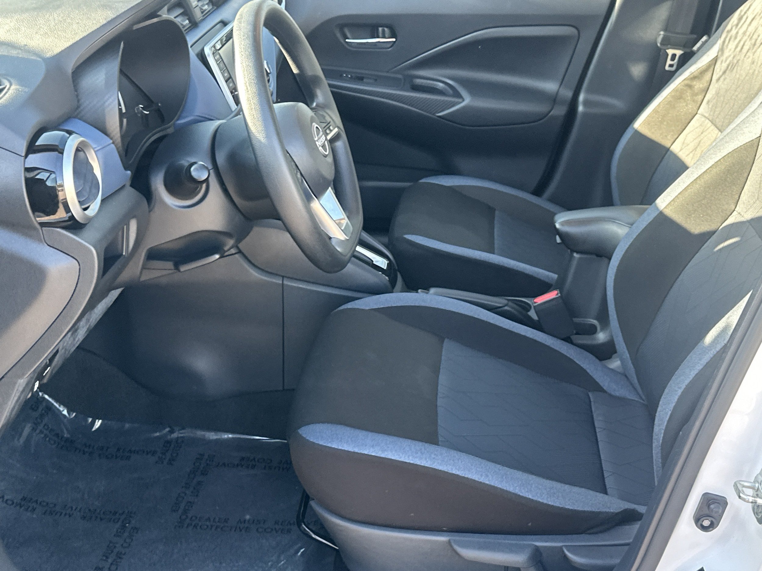 Used 2025 Nissan Versa SV FWD image 9
