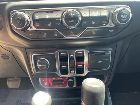 Used 2023 Jeep Gladiator Mojave w/ Cold Weather Group AWD/4WD image 22