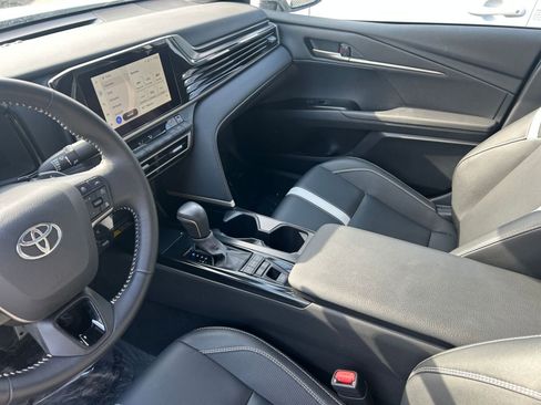 Used 2025 Toyota Camry SE image 42