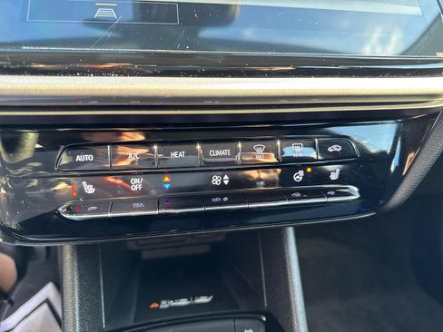 Used 2022 Chevrolet Bolt EUV LT w/ Comfort Package image 31