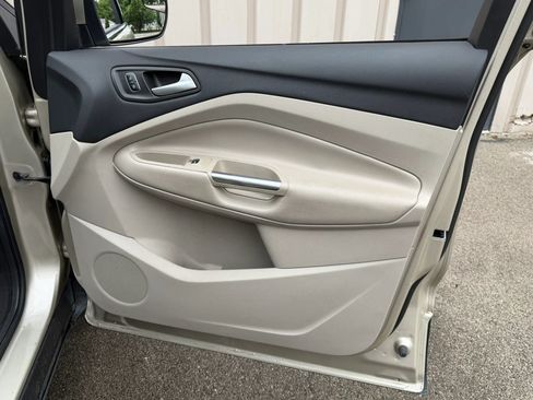 Used 2017 Ford Escape SE w/ SE Cold Weather Package FWD image 19