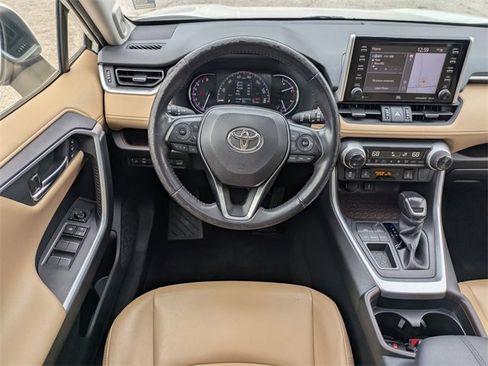 Used 2020 Toyota RAV4 Limited image 17