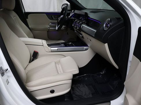 Certified 2025 Mercedes-Benz GLB 250 4MATIC image 33